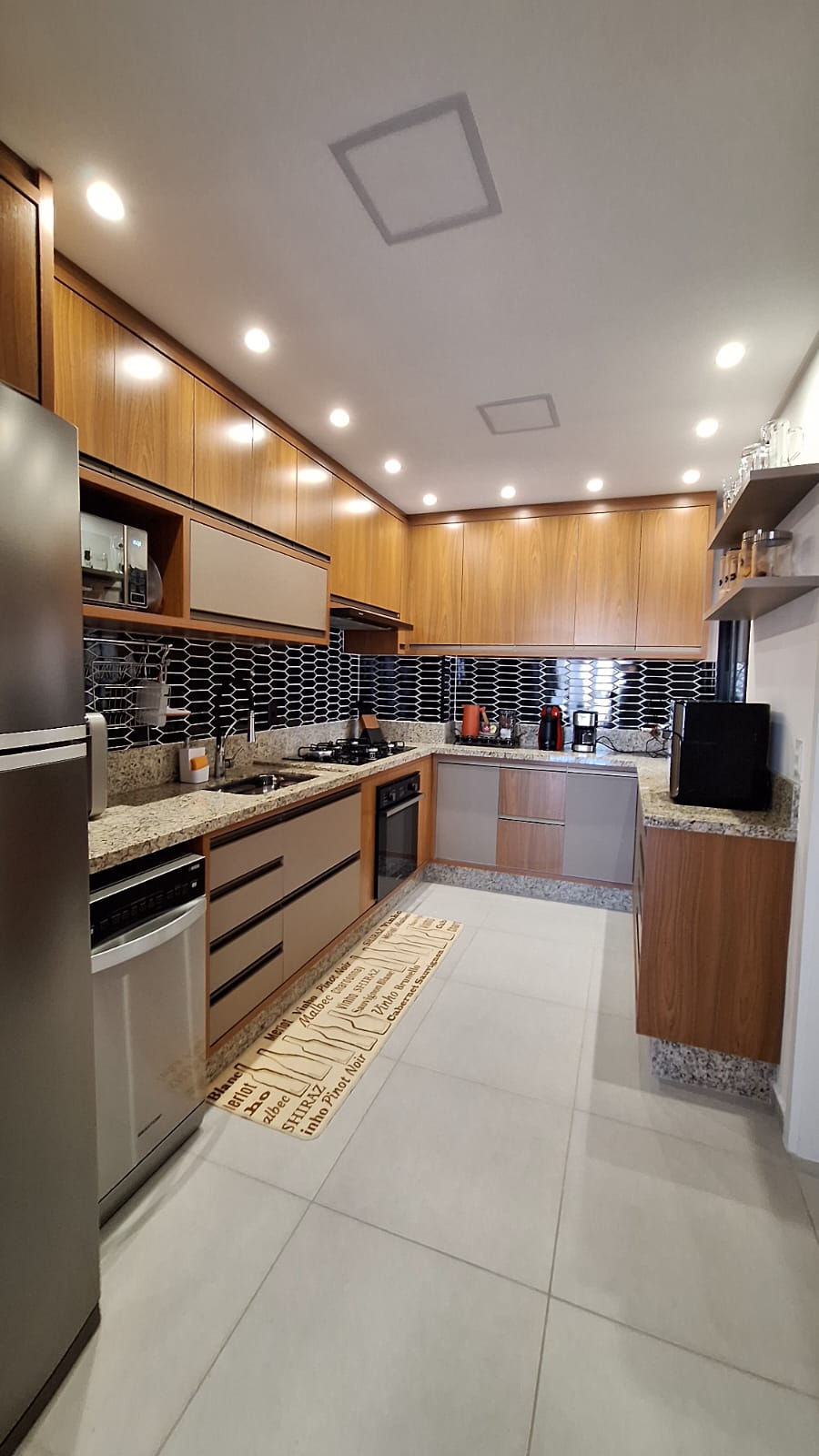 Cozinha planejada — projeto de interiores de Juliana Balbim