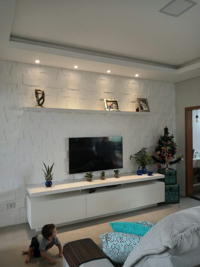 Móvel baixo para home sem painel — marcenaria personalizada de Juliana Balbim