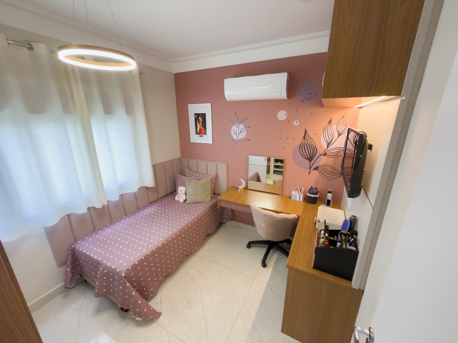 Quarto com personalidade — projeto de interiores de Juliana Balbim
